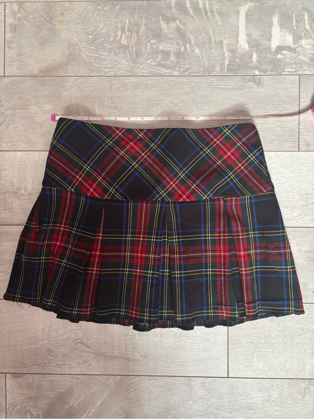 le chateau Red and Black Plaid Pleated Mini Skirt